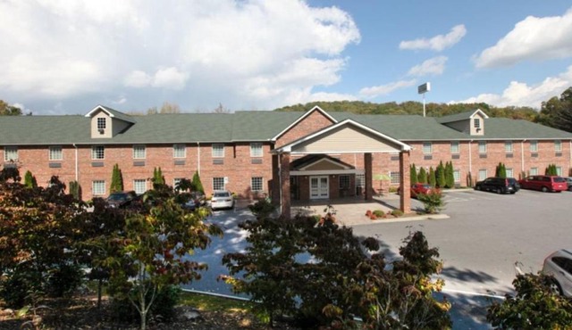 Mountain Inn & Suites Airport - Hendersonville