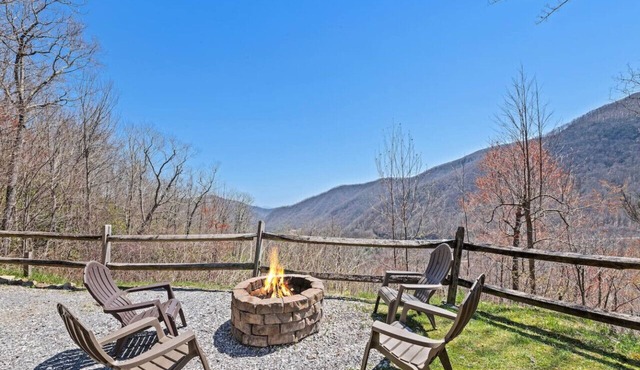 Mountain Laurel-Secluded Beauty + Majestic Views!