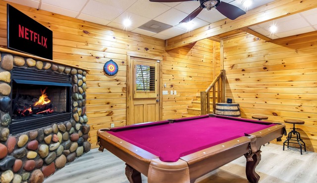 Mountain Oasis Hot tub, Fireplace, Dog Friendly, Fireplace, Close to town!