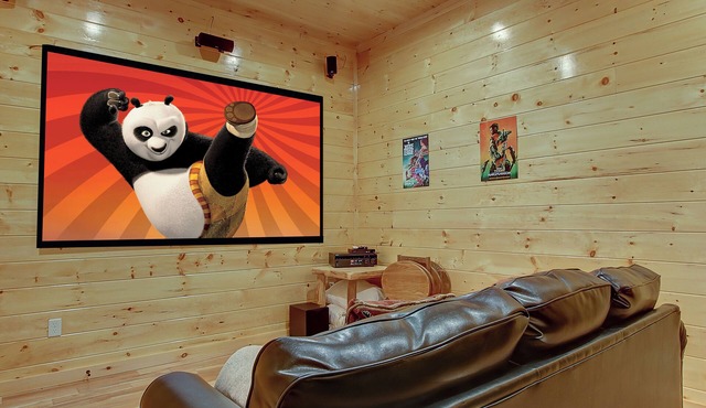 Mountain view, sleeps 14, pool table, arcade game, and hot tub! Plenty of space!