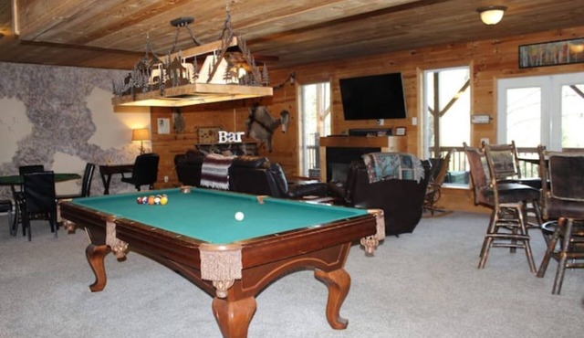 Mountain View’s, hot tub, and game room!