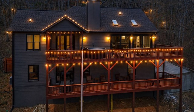 Mtn Resort Getaway - 4 Bed, 3 Bath - Lake with Kayaks , Golf, Pools, Pickleball