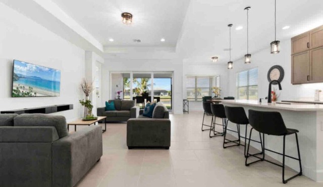 Naples! New modern home/CLUB HOUSE ACCES