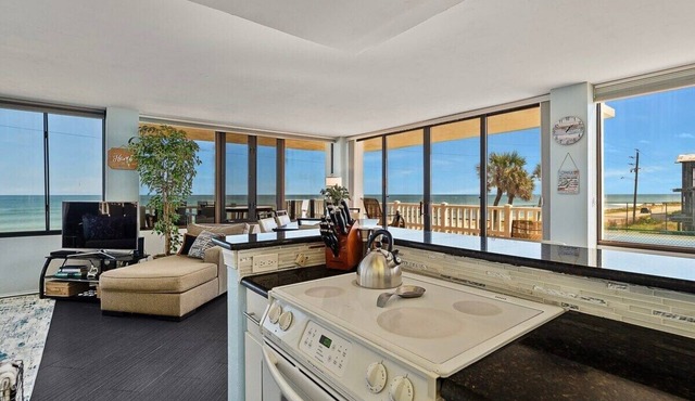 Nautilus Breeze- Ocean Front Luxury 3/2 Condo