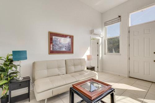 Near Apollo Beach! Bright Apt w/Essentials