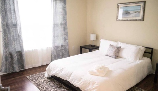 Near Bases, USC & Shops - The Columbia Crash Pad