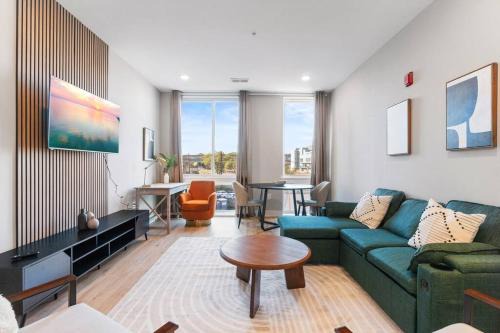 Near Fishtown and Old City - King Bed - City Views