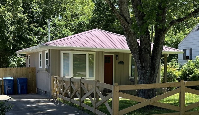 NEW Bungalow - Fenced yard - 30+ day rental - View of Lookout Mountain - Chattanooga