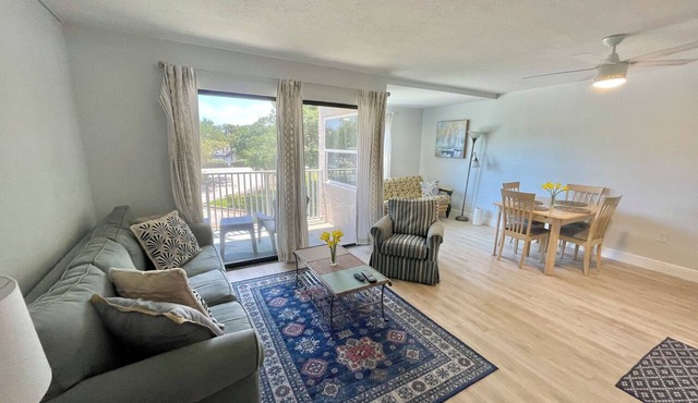 NEW COMPLETE REMODEL, MELBOURNE HARBOUR VIEWS