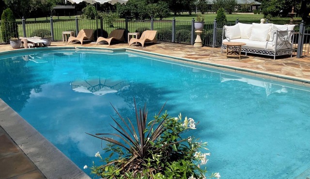 New Horse District Barn Apartment in 6 acre gated Winter Colony Estate w/Pool.n