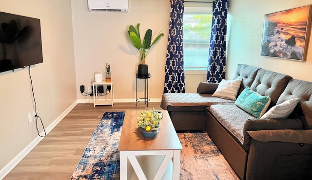 New Listing Apartment - Central Location, Waterfront fenced yard, Washer & Dryer
