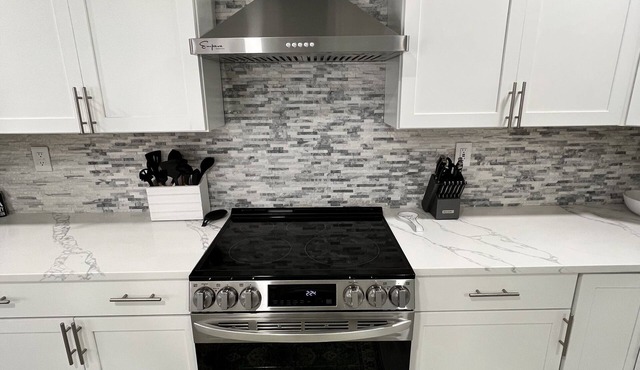 New Listing! Luxurious Remodeled Home! Discounts Available For 7 Nights Or More