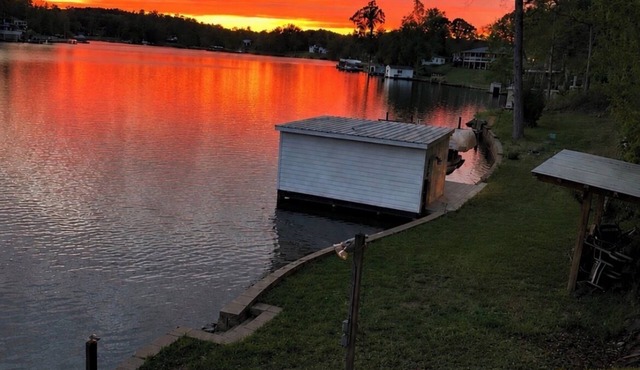 NEW LISTING Private Lakefront Retreat Dock, Kayaks & Firepit