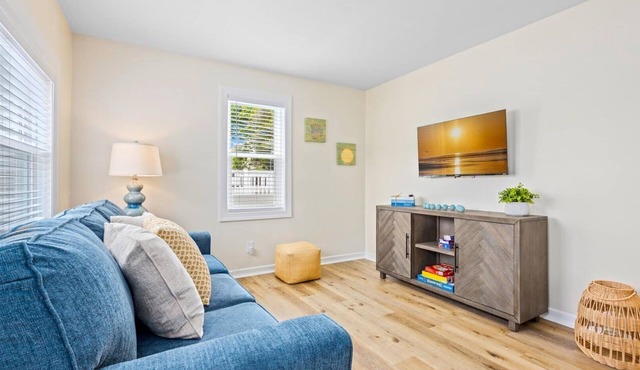 NEW! Modern 2BR Cottage in WW Crest - Sleeps 6