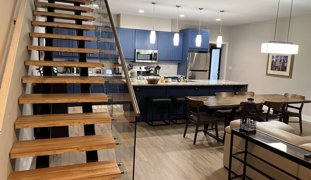 New Modern Home - 5 min walk to Georgia Tech, Sleep 13