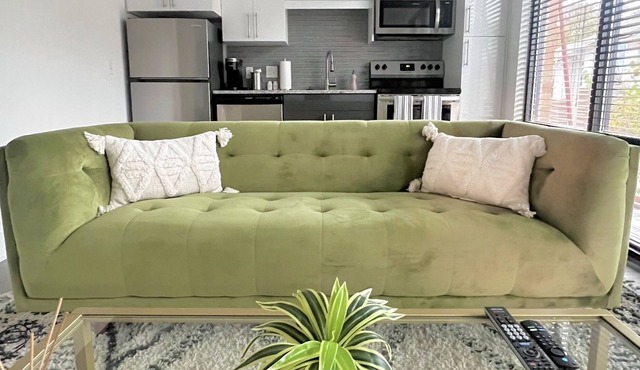New! Modern Stylish Apartmnt on Beltline FREE Parking
