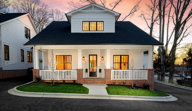 New Oakhurst Cottage # 1 Charlotte