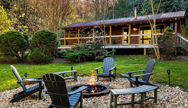New! Pet Friendly Couple's Retreat w/Hot Tub