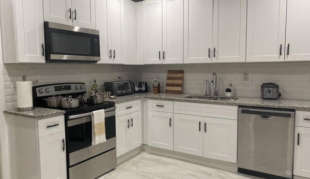 ★NEW★ Reno Home, 3King+1Queen beds, near✈& Downtown, Dog Friendly, Free Parking