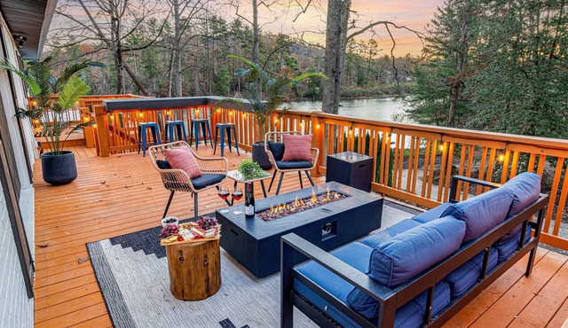 *New* | Stunning 5BR w/Hot Tub, Sauna, Firepit & Theater | 20 Mins to Asheville