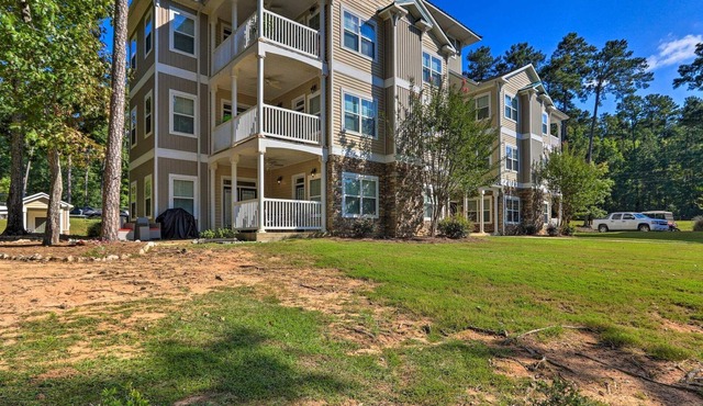 NEW! Sunset Cove Condo: Access to Lake Sinclair