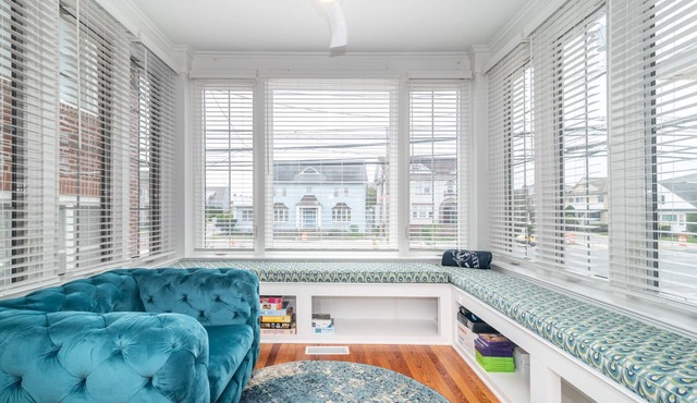 Newly renovated house across from the beach, center of town