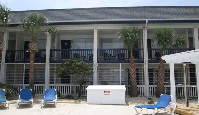 Newly Renovated Poolside Studio Steps from Beach Club & Tennis - Pet Friendly