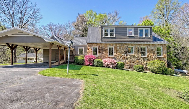 Newly Renovated & Spacious 4/3.5 Peaks Ridge @ Downtown Clayton - Pet Friendly!