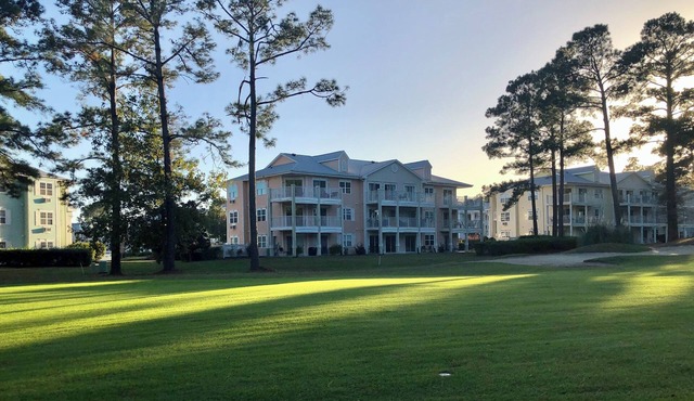 Nice room with mini kitchen in prestigious Brunswick Plantation Golf.