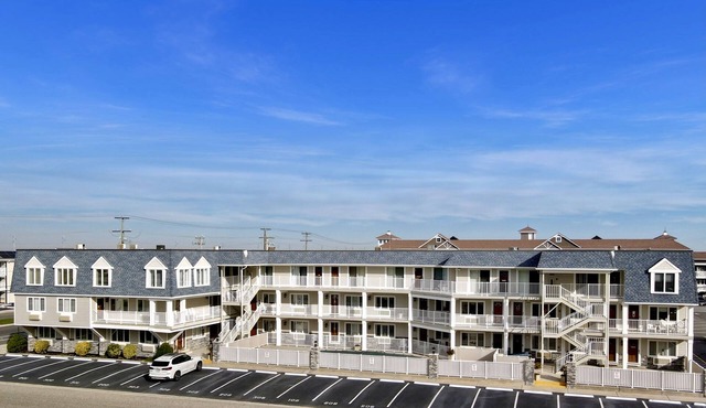 Nicely appointed one bedroom air conditioned Merrimac Condominium offering beachblock location