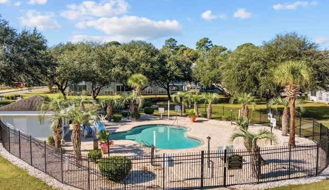 Oasis Stay at Myrtlewood, Pet Friendly 2BR Retreat