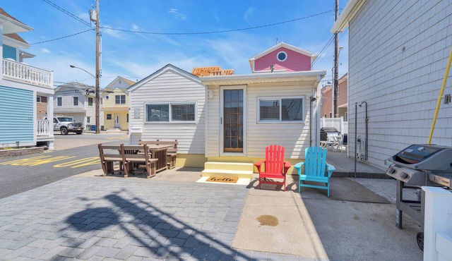 Ocean Beach 1: Charming 2 Bedroom 1 Bath, Steps To The Beach Home