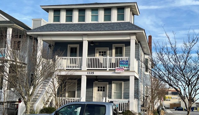Ocean View - 9 Bed & 5 Bath-1.5 Blocks to Boardwalk - Sleeps 24!
