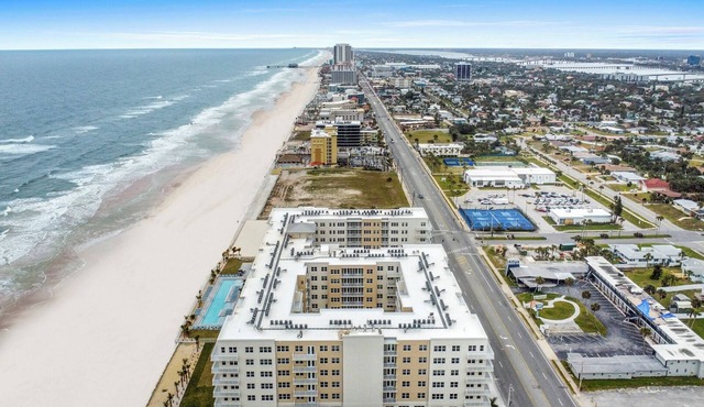 Oceanfront Oasis Daytona Beach 2BR/2BA - Courtyard View #328