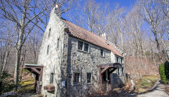 Old-World Experience Cottage In Banner Elk