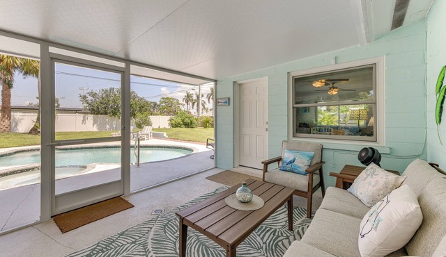 'oma's House' w/Heated Pool: Near Beach & IMG
