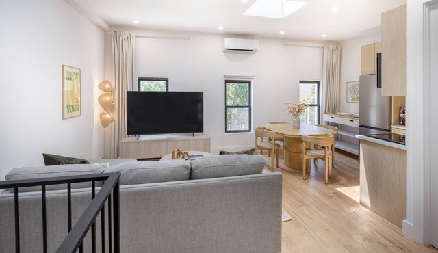 One-Bedroom Penthouse Hotel-Suite in Williamsburg!