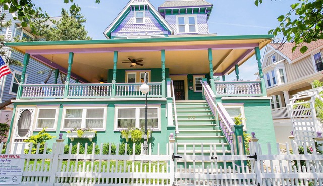 One of a kind single family home, 6 bedrooms, sleeps 13