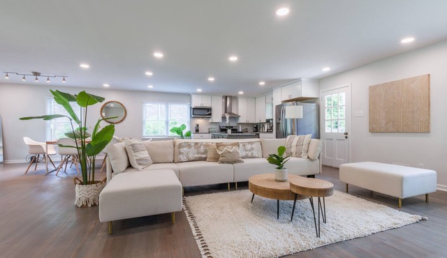 Opuluxe Boho Paradise Home: Unit #1 w/Private Entrance