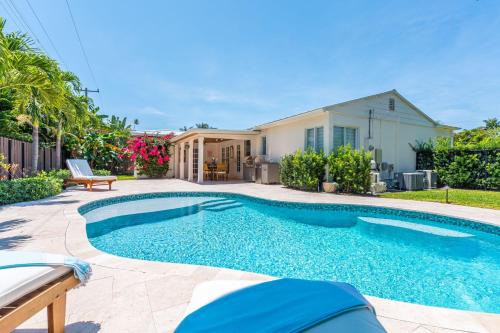 Palm Beach Retreat Salt Pool I Outdoor Dine & BBQ