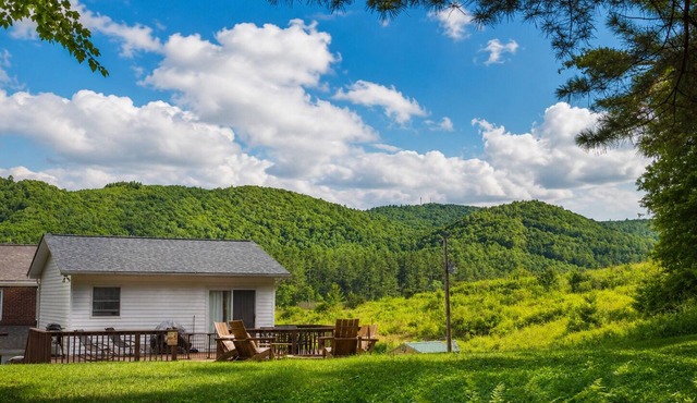 Parkway Paradise Cozy Retreat Blue Ridge Parkway Family & Pet Friendly