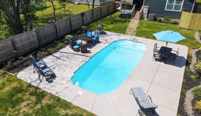 Patch of Paradise - Pool. Shuffleboard & Sleeps 8- close to Sports & Events Ctr