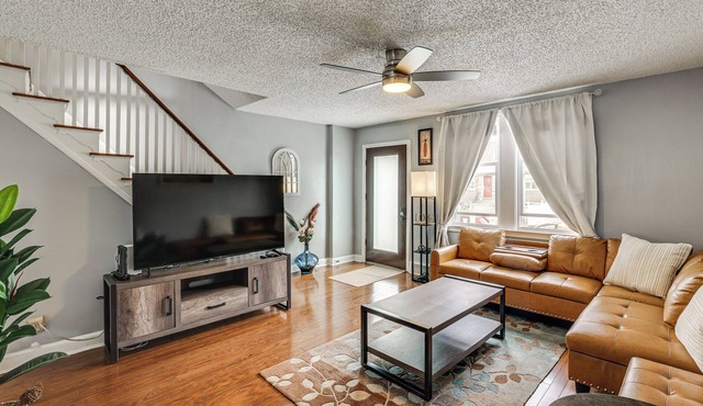 Patio, 6 Mi to Lincoln Financial! Philly Townhome