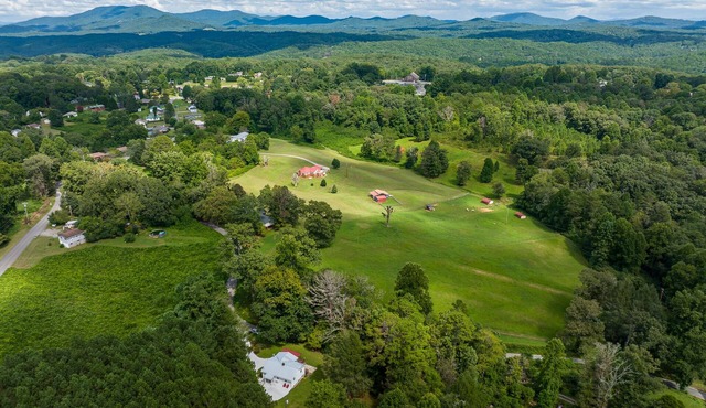 Peaceful Cottage 10 minutes from Mercier Orchards