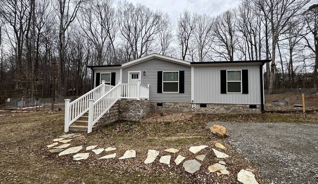Peaceful Farmstead Cottage with Creekside Views Near Iron Station, North Carolina