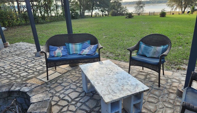 Peaceful Lakefront Getaway, Stunning Sunsets & Waterfront Relaxation