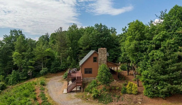 Peaceful Log Cabin near Boone.