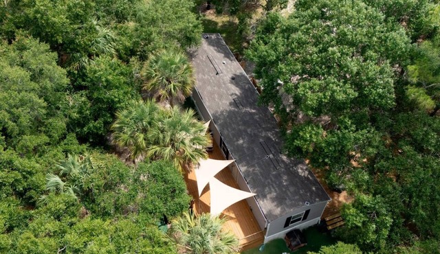 Peaceful Nest. Private Nature Retreat, Large Decks & Fire Pit