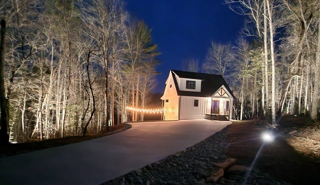 Peaceful New Home Close to Helen/Hot Tub/Theater/Game Room
