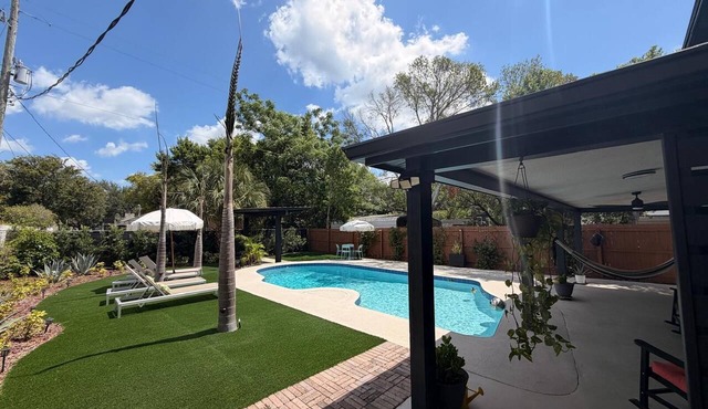 Peaceful Poolside Retreat Near Orlando Health. Resort Style Amenities Workspace